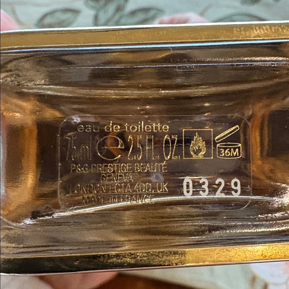 Gucci Metallic Gold Perfume with Interlocking GG - Picture 4 of 5